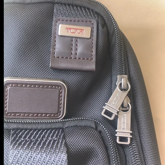 Fashion Men's Tumi Black Belt Bag